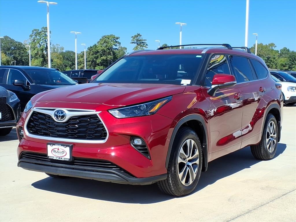 used 2022 Toyota Highlander car, priced at $34,748