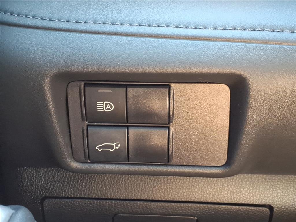 used 2022 Toyota Highlander car, priced at $34,748