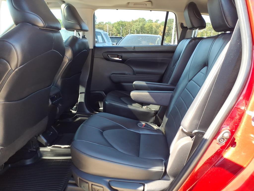 used 2022 Toyota Highlander car, priced at $34,748