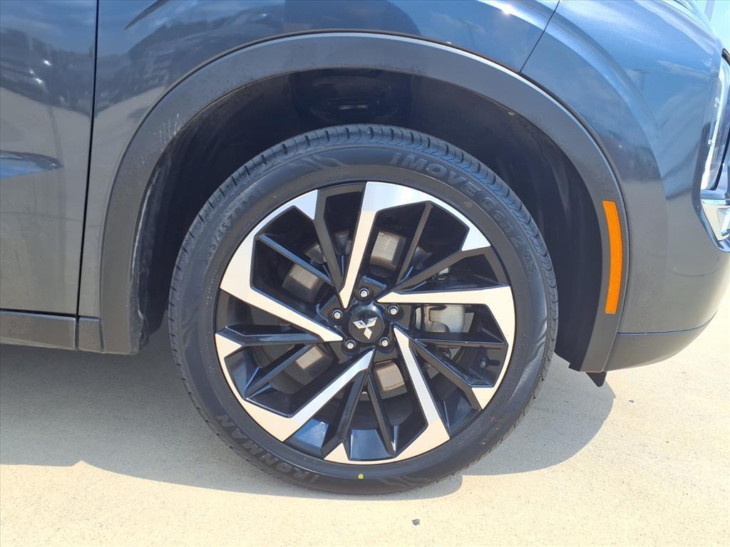 used 2024 Mitsubishi Outlander car, priced at $25,748