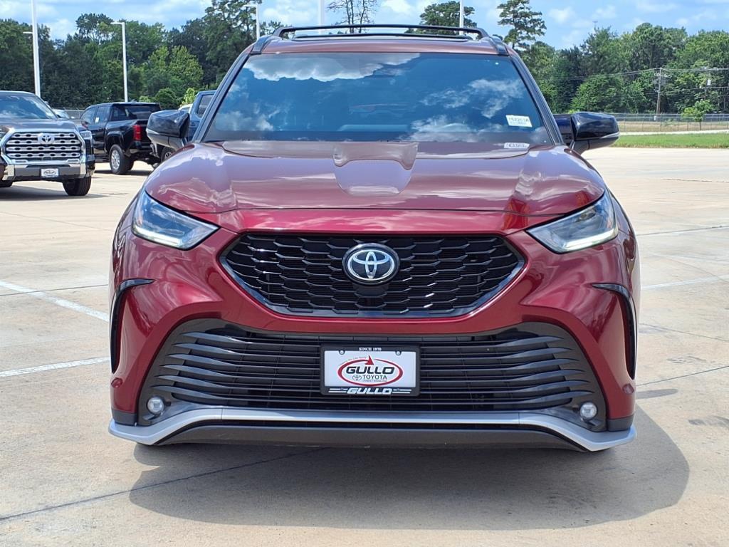 used 2023 Toyota Highlander car, priced at $37,498