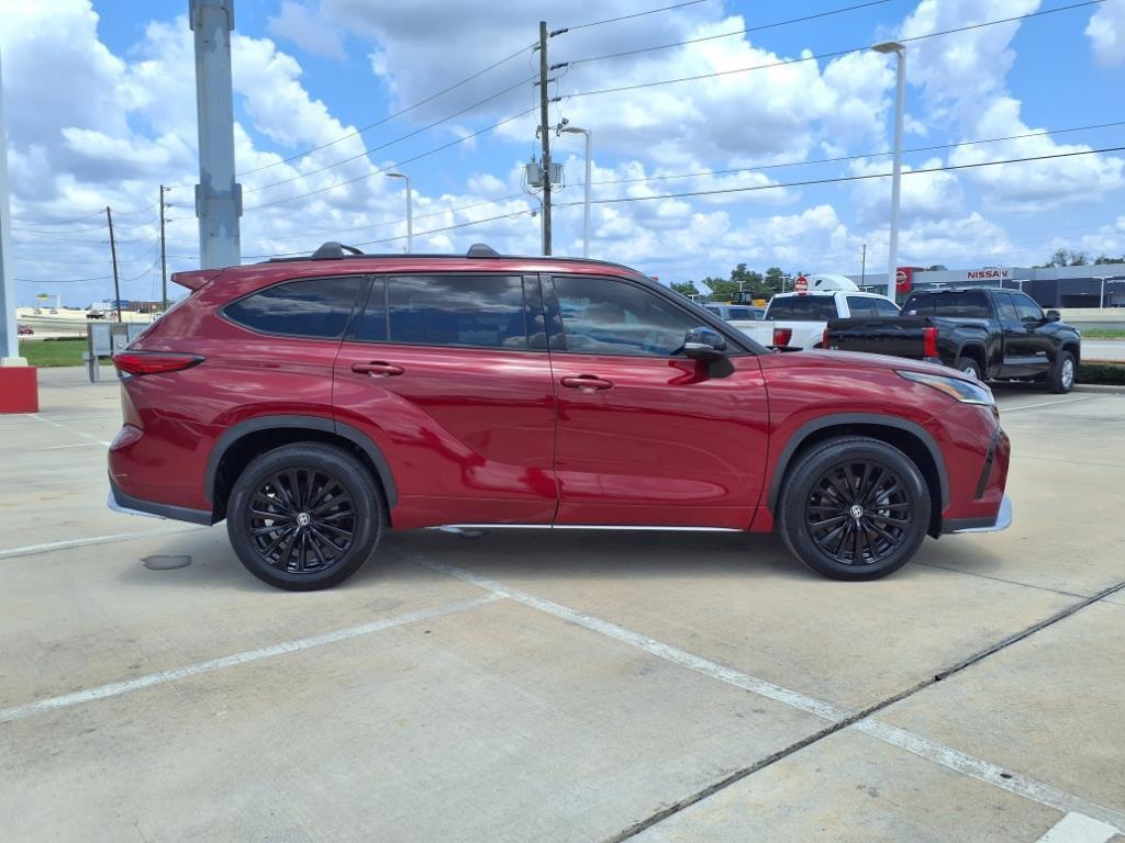used 2023 Toyota Highlander car, priced at $37,498