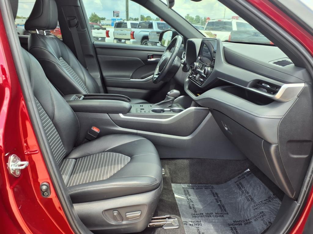 used 2023 Toyota Highlander car, priced at $37,498