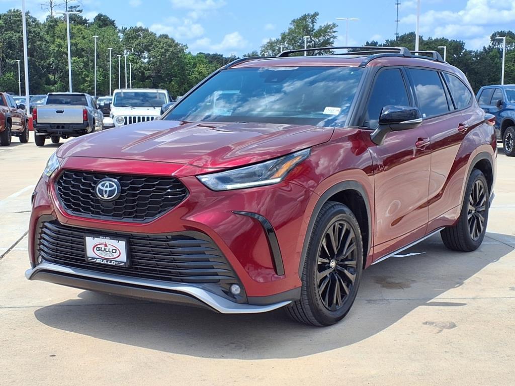 used 2023 Toyota Highlander car, priced at $37,498