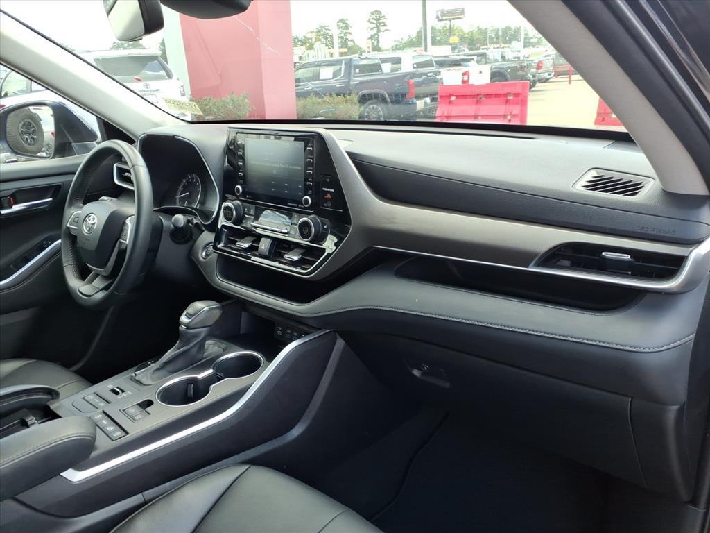 used 2022 Toyota Highlander car, priced at $33,998