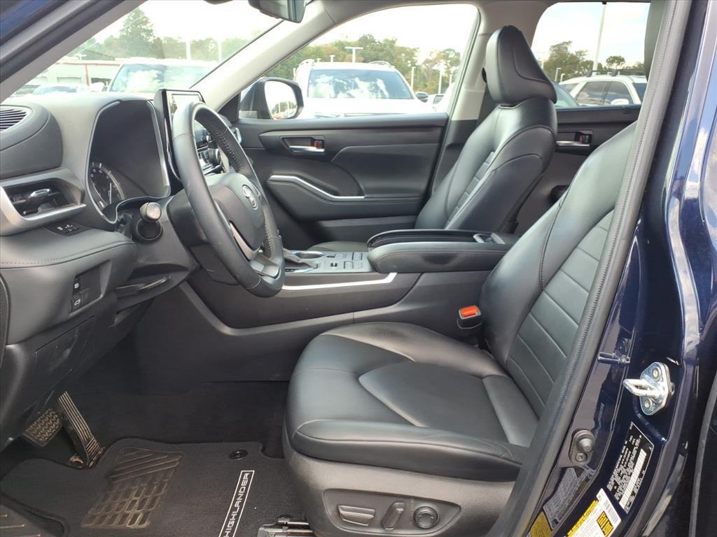 used 2022 Toyota Highlander car, priced at $33,998