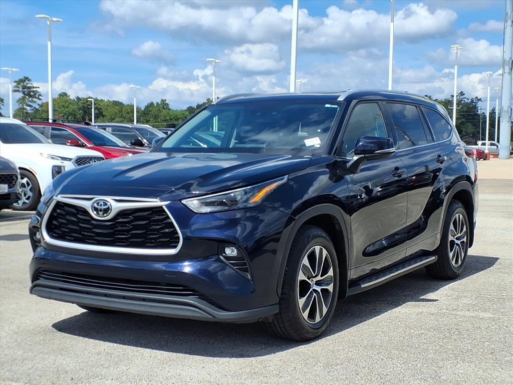 used 2022 Toyota Highlander car, priced at $33,998