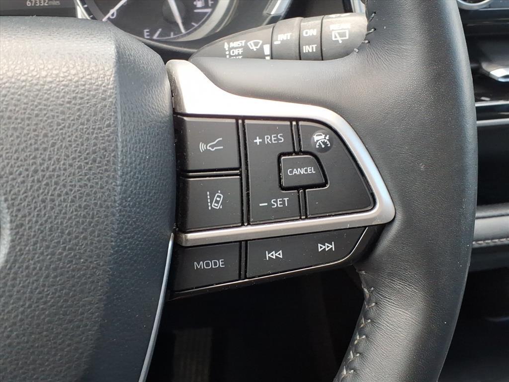used 2022 Toyota Highlander car, priced at $33,998