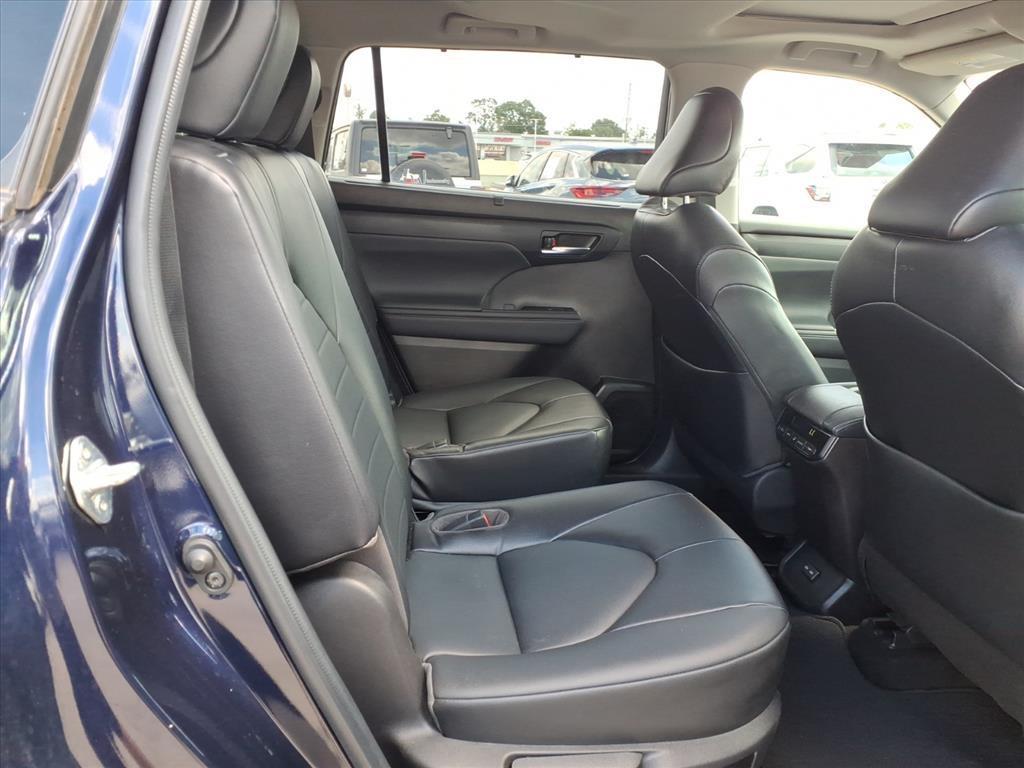 used 2022 Toyota Highlander car, priced at $33,998