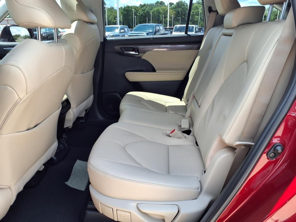 used 2023 Toyota Highlander car, priced at $40,998