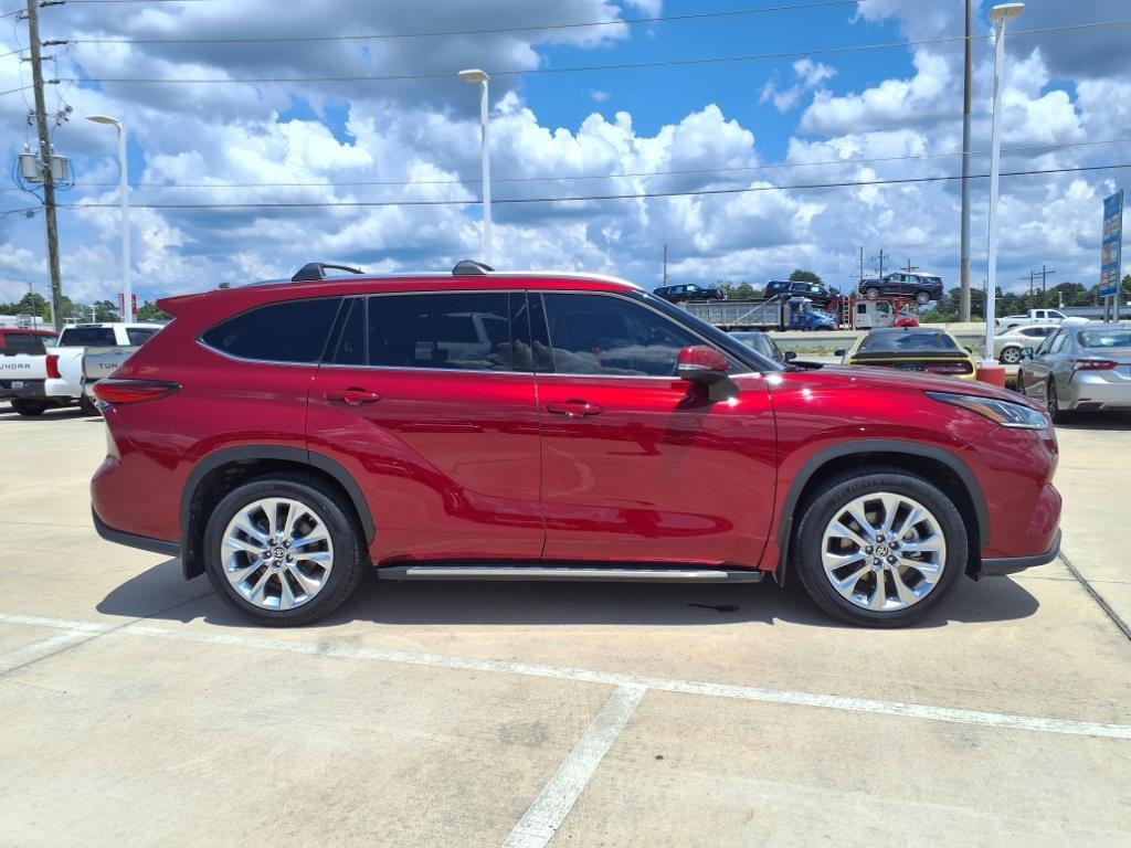 used 2023 Toyota Highlander car, priced at $40,998