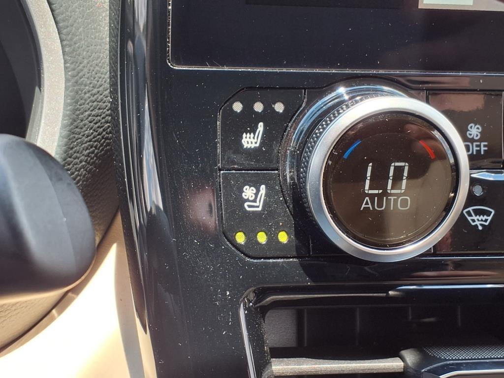 used 2023 Toyota Highlander car, priced at $40,998