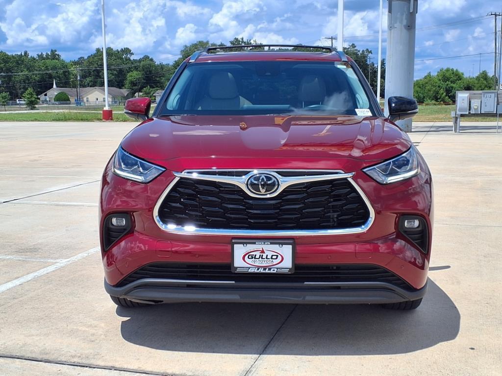 used 2023 Toyota Highlander car, priced at $40,998