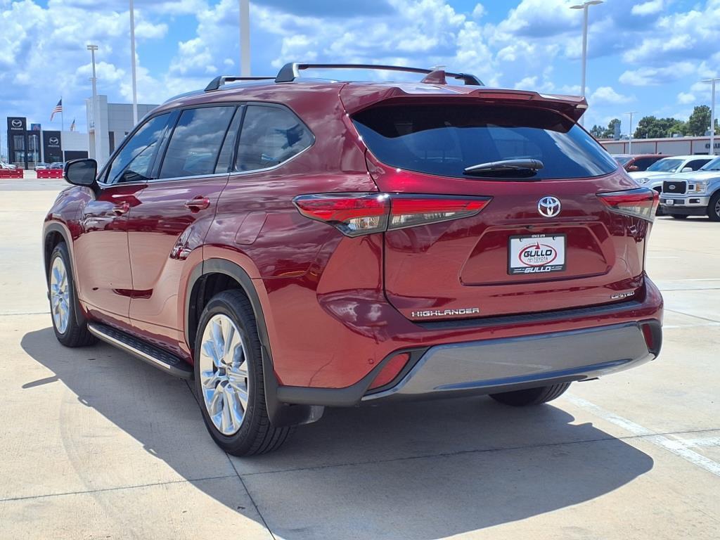 used 2023 Toyota Highlander car, priced at $40,998