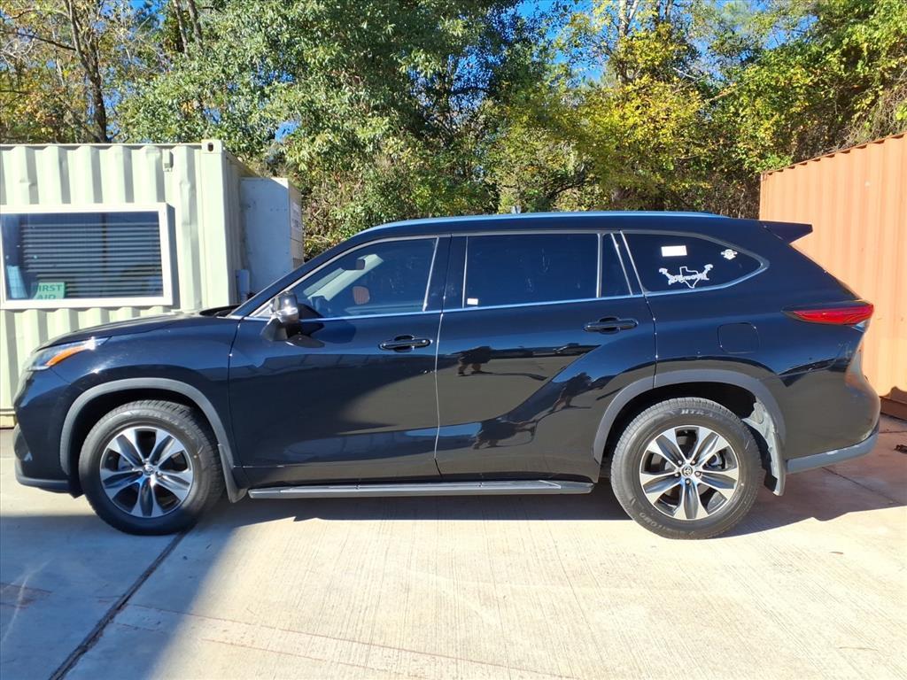 used 2021 Toyota Highlander car, priced at $31,998
