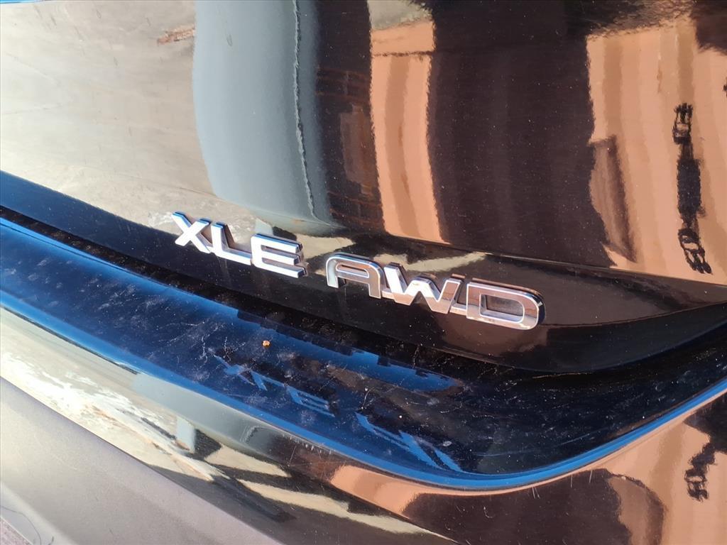 used 2021 Toyota Highlander car, priced at $31,998