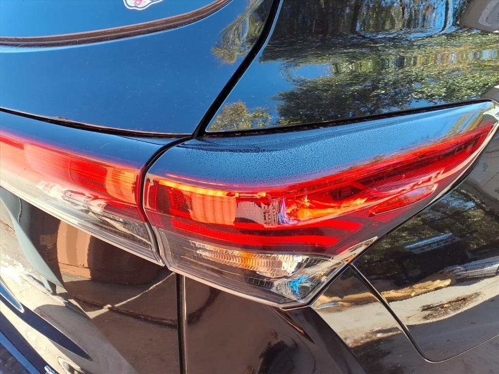 used 2021 Toyota Highlander car, priced at $31,998