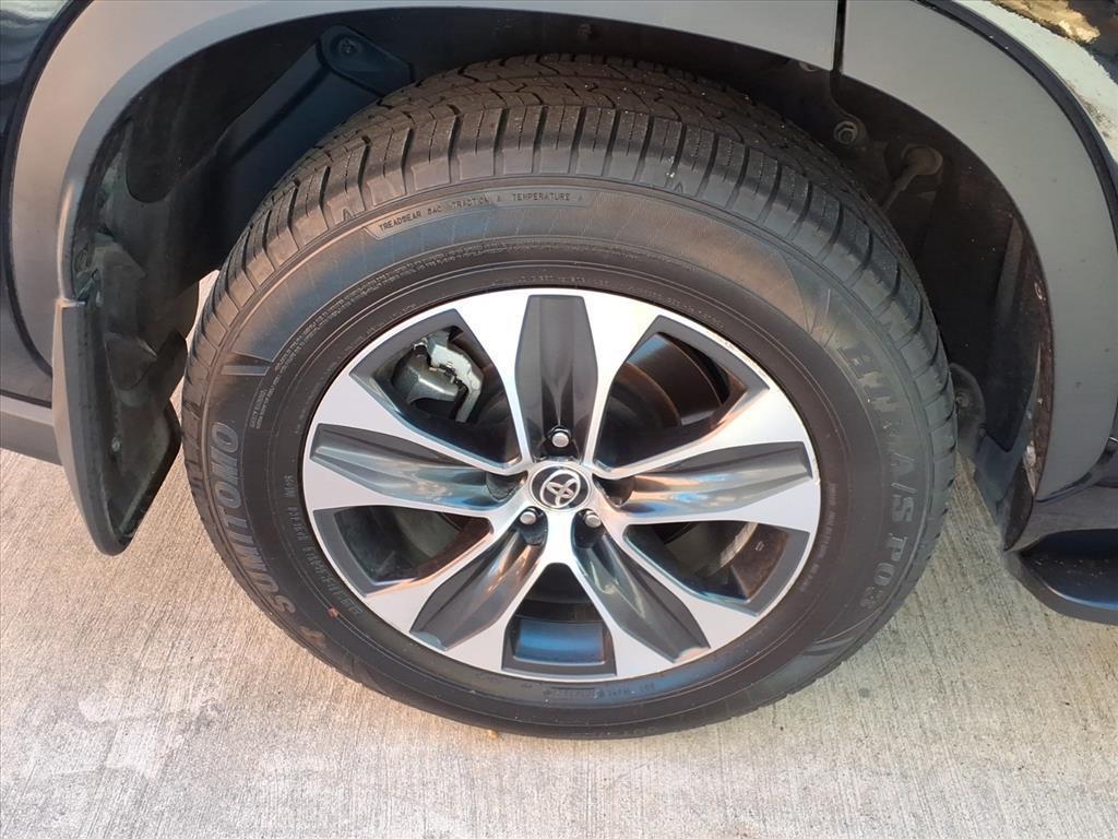 used 2021 Toyota Highlander car, priced at $31,998
