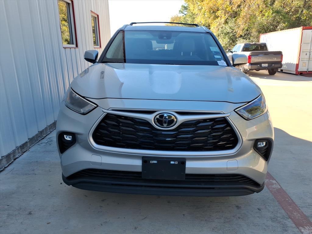 used 2023 Toyota Highlander car, priced at $39,998
