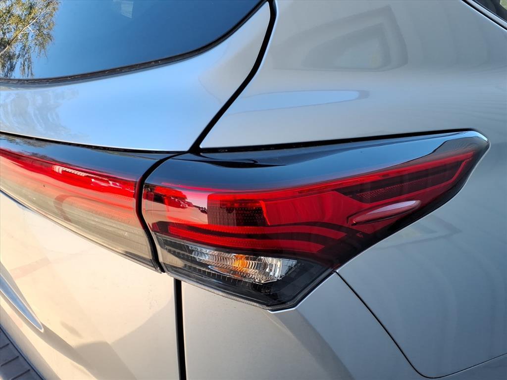 used 2023 Toyota Highlander car, priced at $39,998