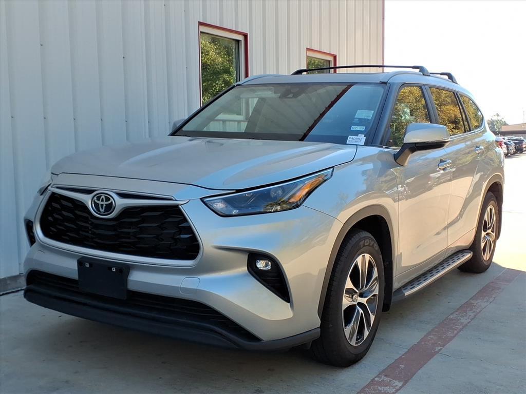 used 2023 Toyota Highlander car, priced at $39,998