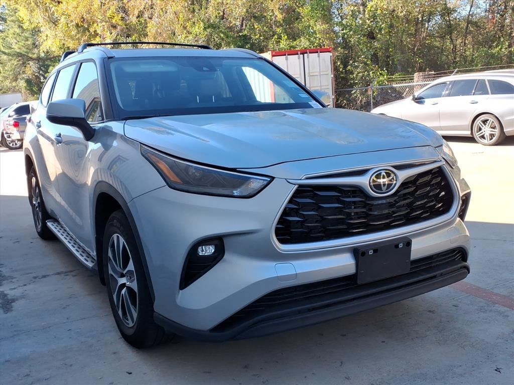 used 2023 Toyota Highlander car, priced at $39,998