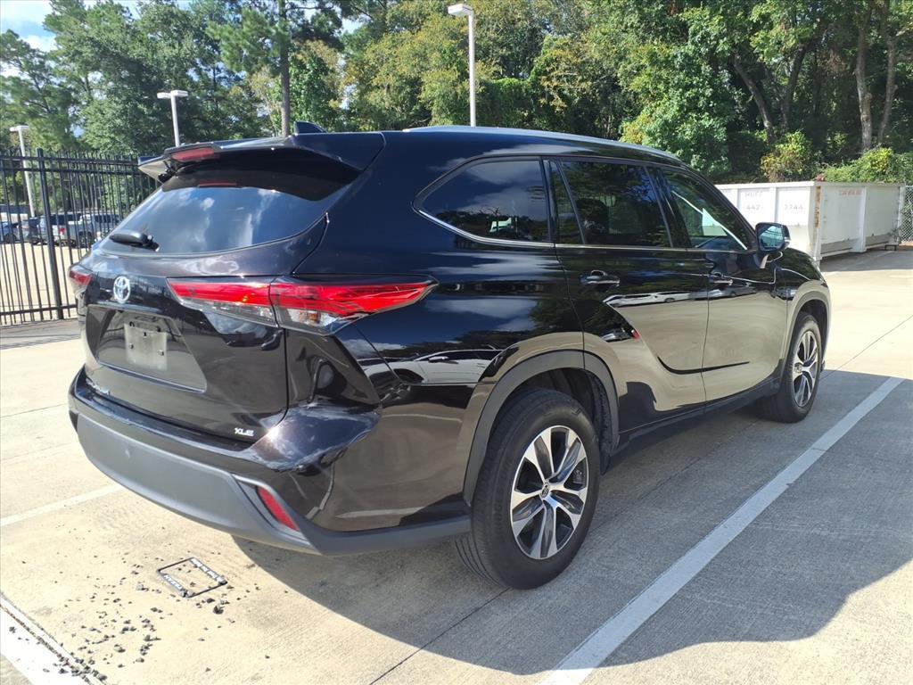 used 2022 Toyota Highlander car, priced at $37,498