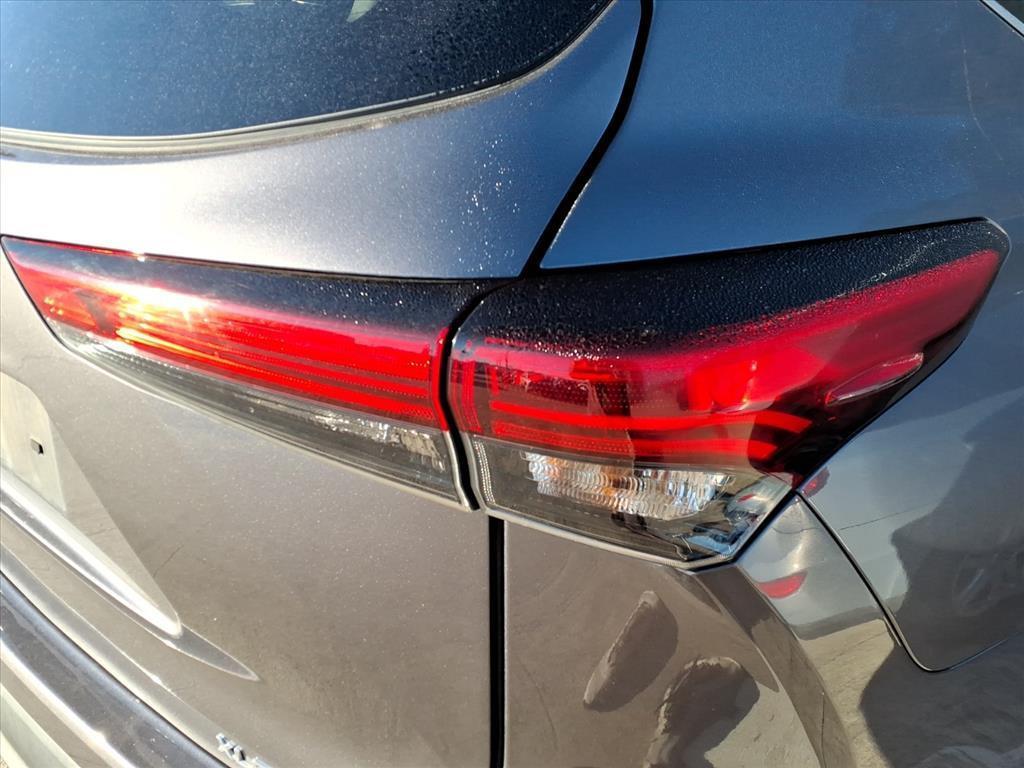 used 2021 Toyota Highlander car, priced at $29,998