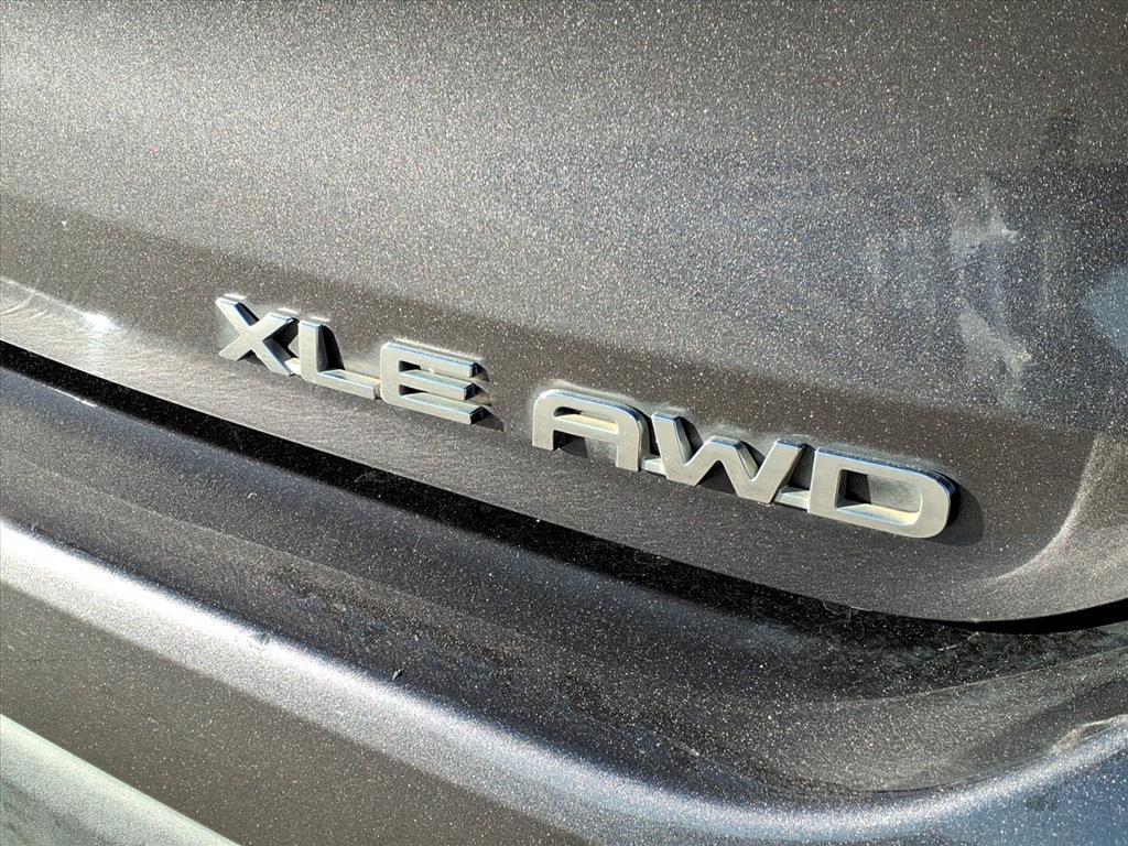 used 2021 Toyota Highlander car, priced at $29,998