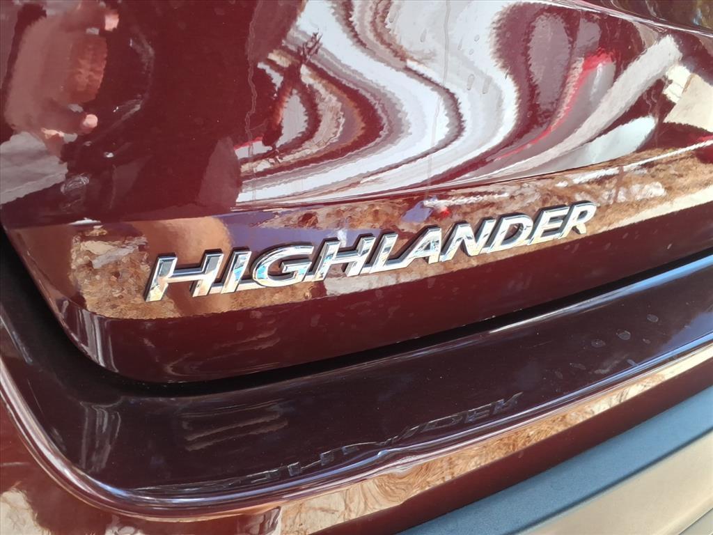 used 2019 Toyota Highlander car, priced at $31,748
