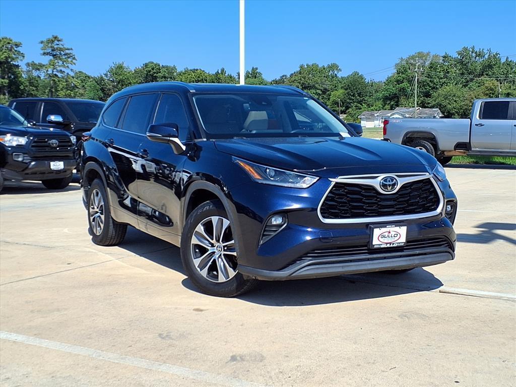 used 2021 Toyota Highlander car, priced at $28,748