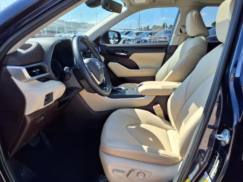 used 2021 Toyota Highlander car, priced at $28,748