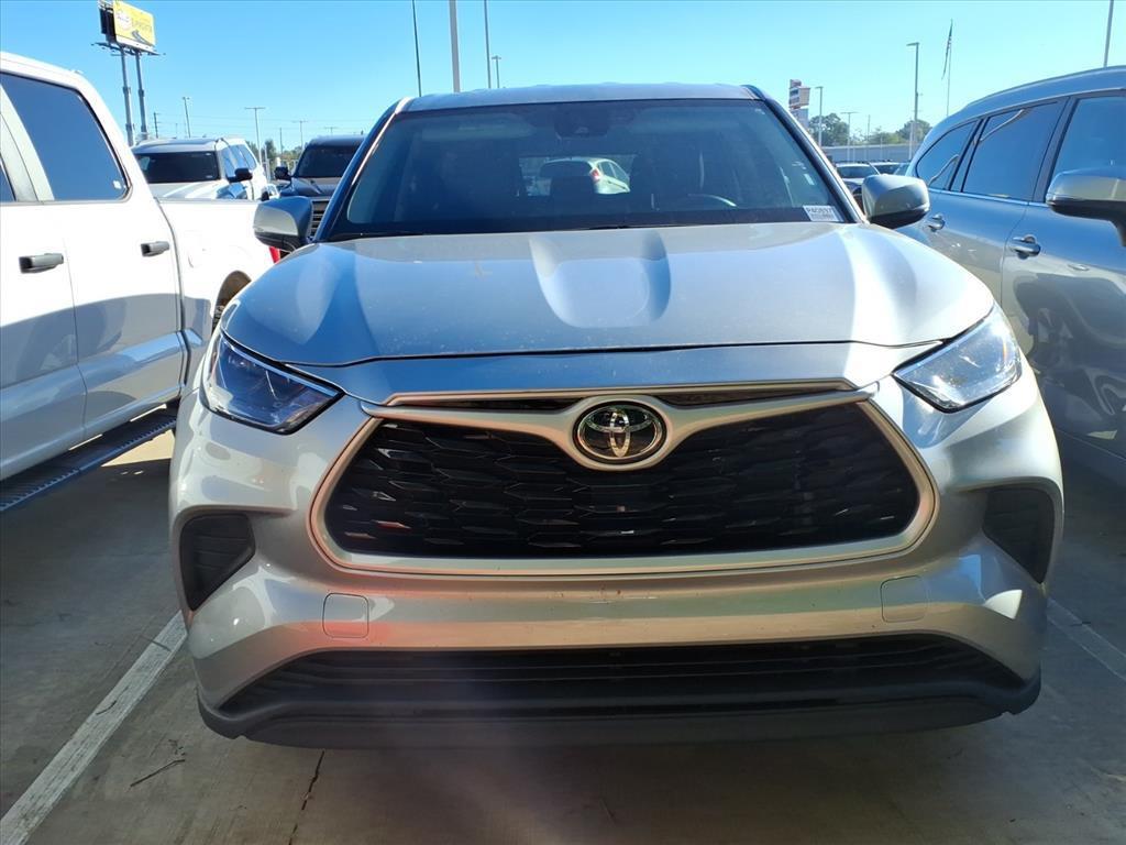 used 2023 Toyota Highlander car, priced at $32,498