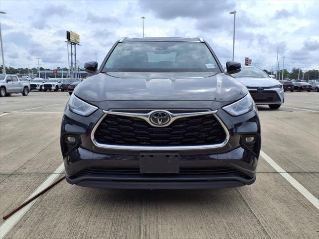 used 2022 Toyota Highlander car, priced at $39,998