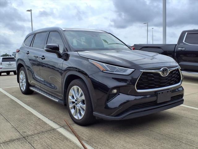 used 2022 Toyota Highlander car, priced at $39,998