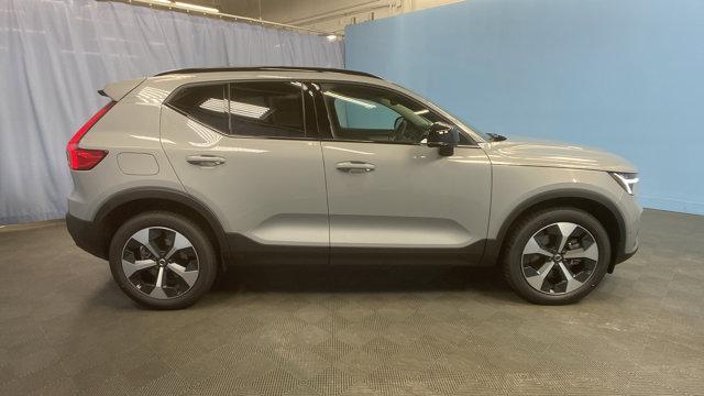 new 2025 Volvo XC40 car, priced at $45,145