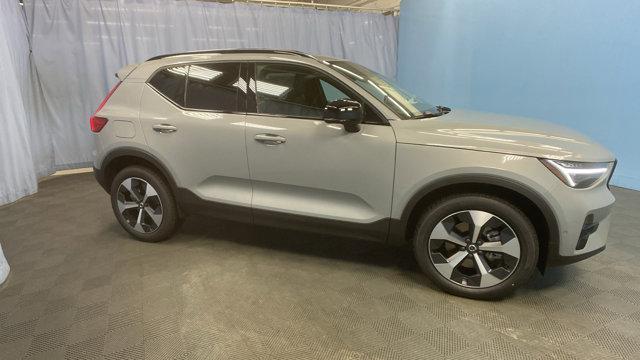 new 2025 Volvo XC40 car, priced at $45,145