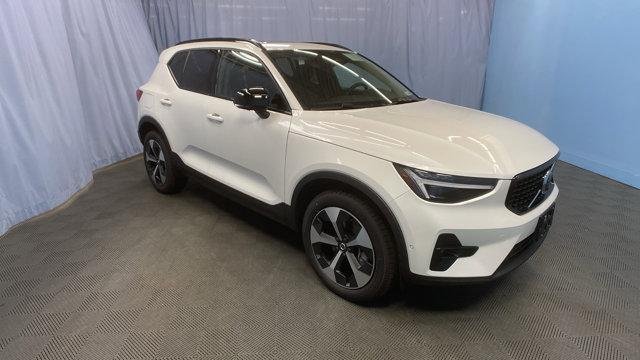 new 2025 Volvo XC40 car, priced at $45,145