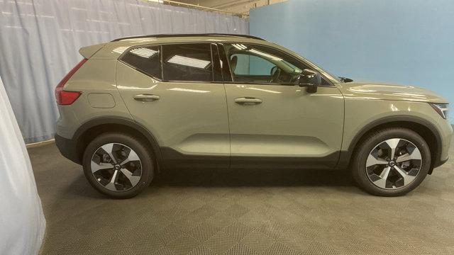 new 2025 Volvo XC40 car, priced at $45,315