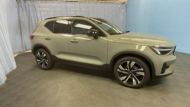 new 2025 Volvo XC40 car, priced at $46,270