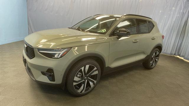 new 2025 Volvo XC40 car, priced at $46,270