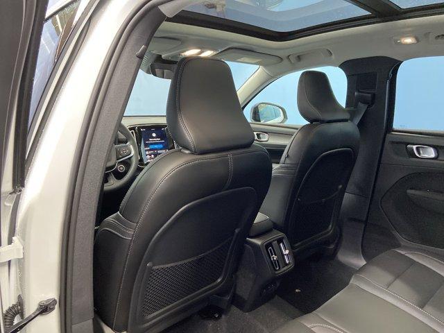 new 2026 Volvo XC40 car