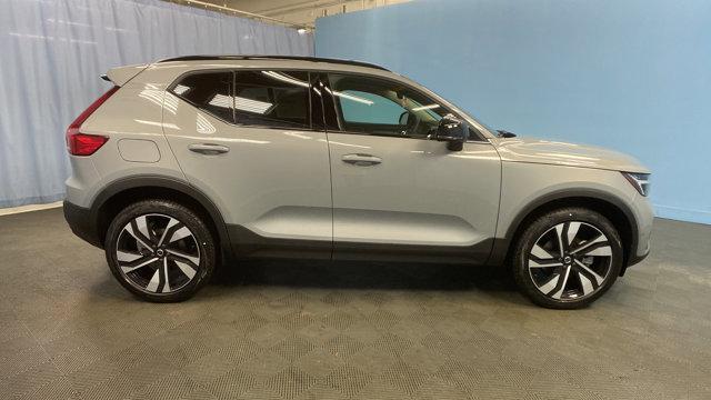 new 2024 Volvo XC40 car, priced at $47,280