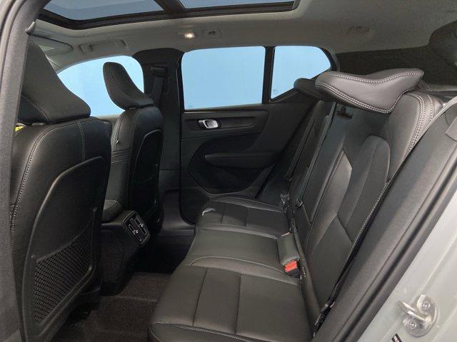 new 2026 Volvo XC40 car