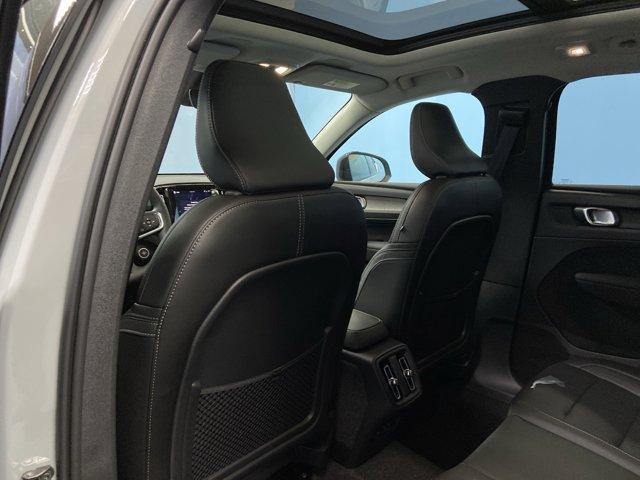 new 2026 Volvo XC40 car