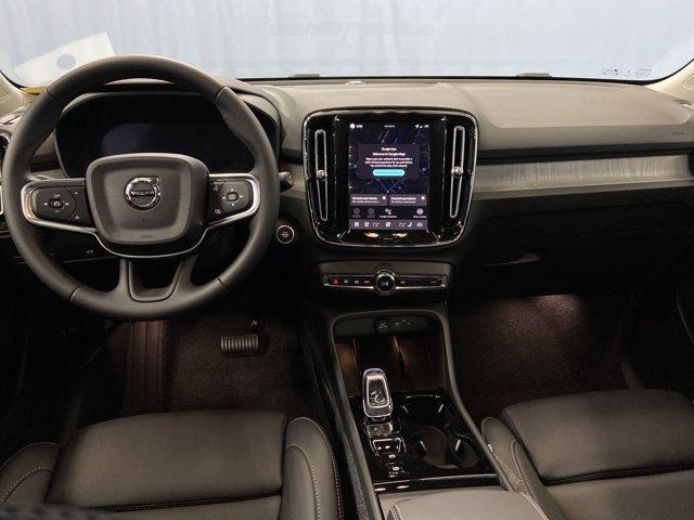 new 2026 Volvo XC40 car