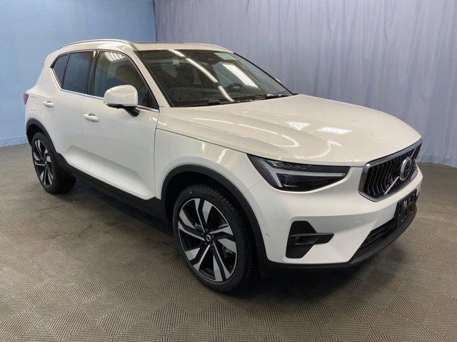 new 2025 Volvo XC40 car, priced at $50,595