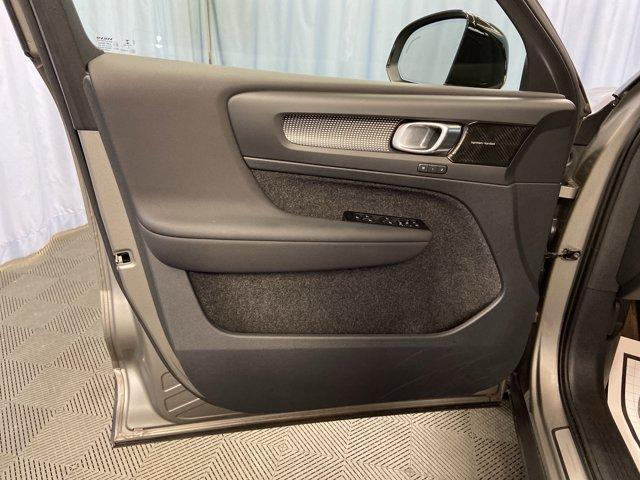 used 2022 Volvo XC40 car, priced at $25,593