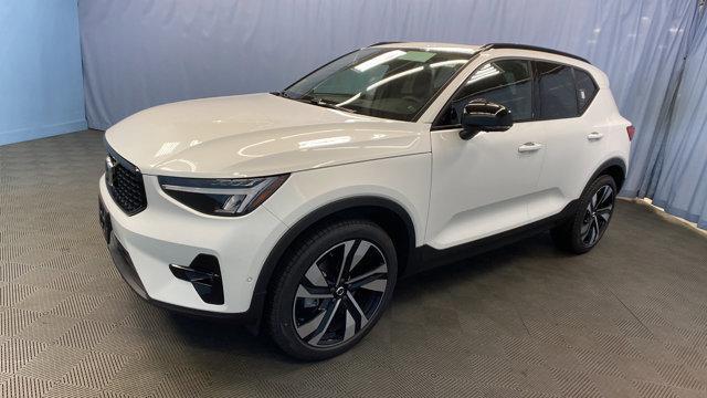 new 2024 Volvo XC40 car, priced at $38,420