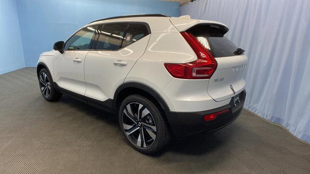 new 2024 Volvo XC40 car, priced at $38,420